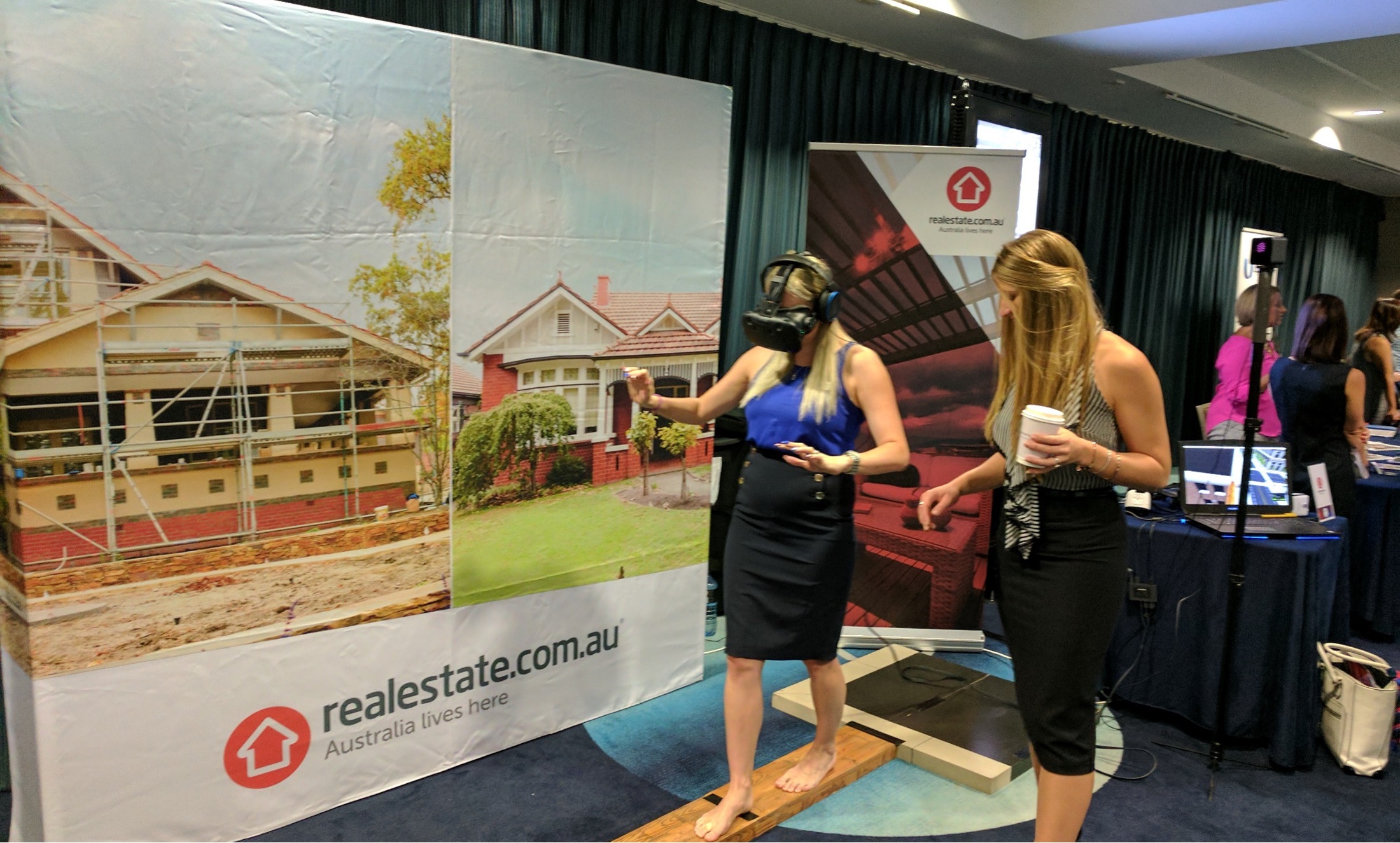 Agent walking the REALABS VR plank at an AREC booth